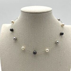 Elegant Pearl Necklace in Gray,White, and Silver